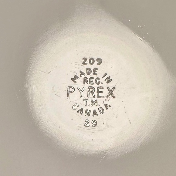 Vintage Pyrex #209 Flamingo Pink Baking Dish – Canada - Picture 5 of 6